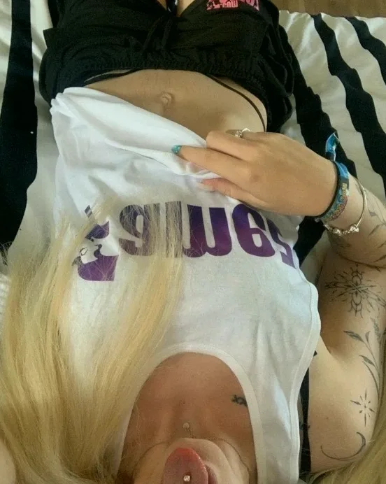 Amira, 23