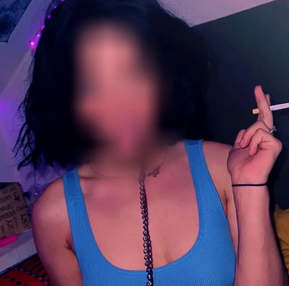 Caroline, 23