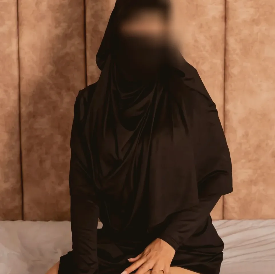 Lena, 35