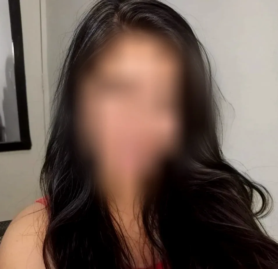 Nora, 21