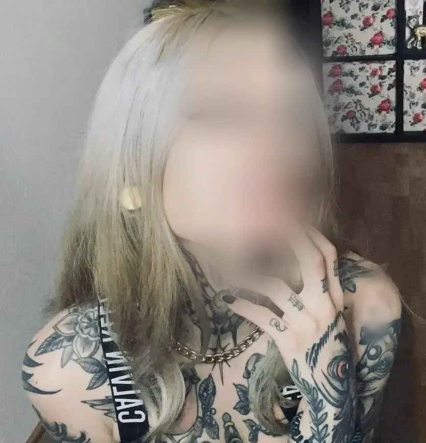 Nour, 21